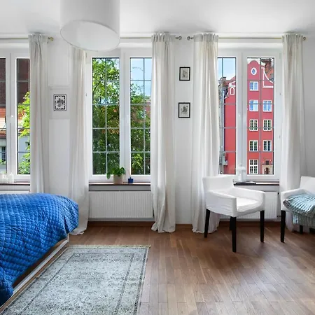 Elite Hamptons Old Town Apartment Gdansk