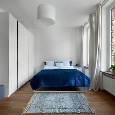 Elite Hamptons Old Town Apartment *