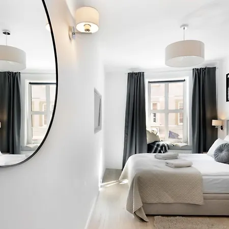 Elite Hamptons Old Town Apartment Gdansk