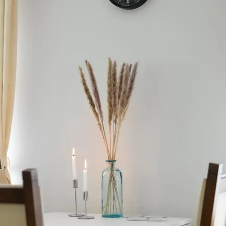 Elite Hamptons Old Town Apartment *